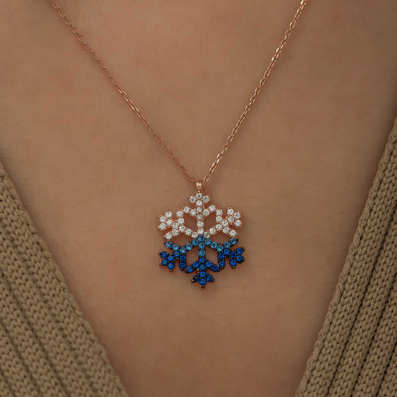 Srebrna ogrlica "Snježna pahuljica" – Rose Gold sa plavim kristalom