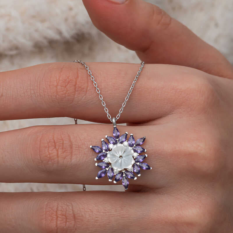 Srebrna Ženska Ogrlica s Ljubičastim Lotus Cvijetom